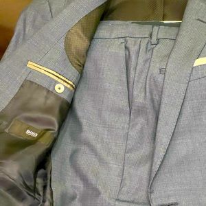 Classic Slim Fit Hugo BOSS suit that’s in perfect shape It’s Guabello design